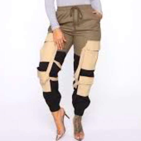 - Fashion Nova Block it Out Cargo Joggers - Picture 1 of 12